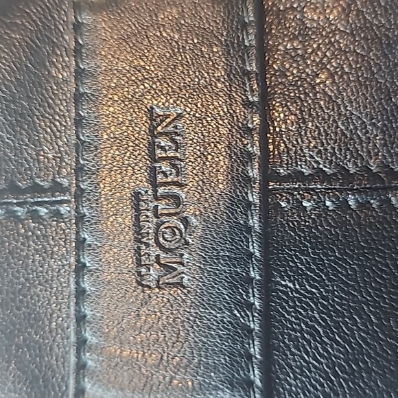 Alexander McQueenLeather De-Manta Tote Bag, Mini - Picture 3 of 8